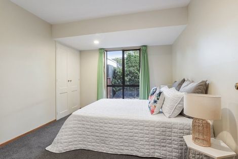 Photo of property in 5 Abbotts Place, Avonhead, Christchurch, 8042