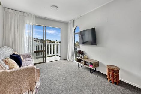 Photo of property in 2/5 Manaia Place, Mairangi Bay, Auckland, 0630
