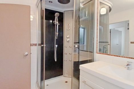 Photo of property in 9 Saddleback Rise, Murrays Bay, Auckland, 0630