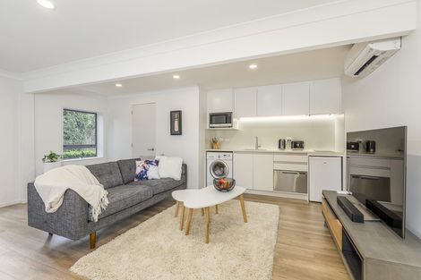 Photo of property in 89 Seaview Road, Glenfield, Auckland, 0629