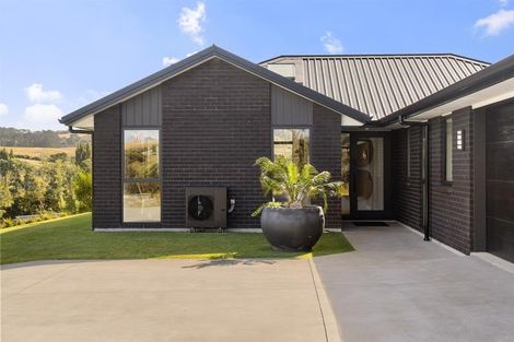 Photo of property in 1056 Peak Road, Helensville, 0875