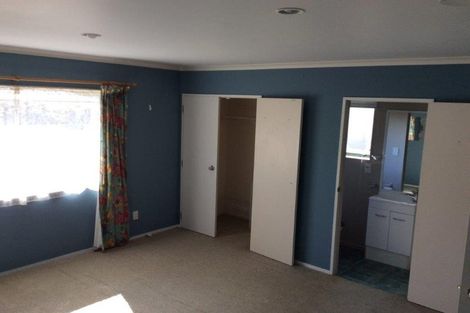 Photo of property in 2 Baltic Place, Goodwood Heights, Auckland, 2105