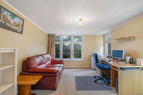 Photo of property in 32 Hutchison Crescent, Durie Hill, Whanganui, 4500