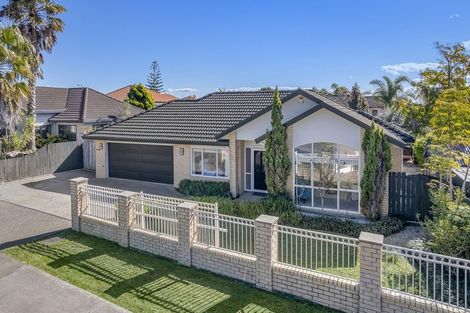 Photo of property in 43 Lansell Drive, East Tamaki Heights, Auckland, 2016