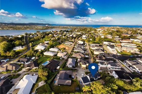 Photo of property in 15 Weka Close, Red Beach, 0932