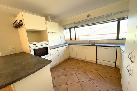 Photo of property in 31 Kath Hopper Drive, Orewa, 0931