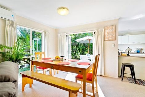 Photo of property in 15 Huntaway Lane, Te Atatu Peninsula, Auckland, 0610