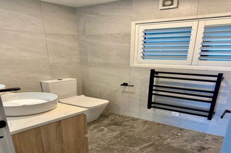 Photo of property in 1/35 Aberdeen Road, Castor Bay, Auckland, 0620