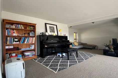Photo of property in 2/21 Scarboro Terrace, Murrays Bay, Auckland, 0630