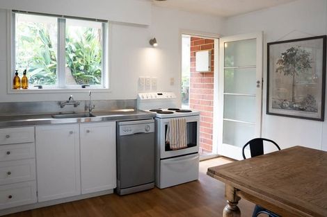 Photo of property in 3/237 Courtenay Street, Strandon, New Plymouth, 4312