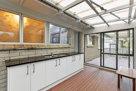 Photo of property in 2/12 Park Estate Road, Rosehill, Papakura, 2113