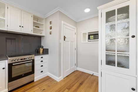 Photo of property in 26 Baring Terrace, Strandon, New Plymouth, 4312