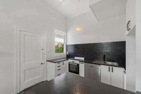 Photo of property in 24 Alma Road, Gonville, Whanganui, 4501