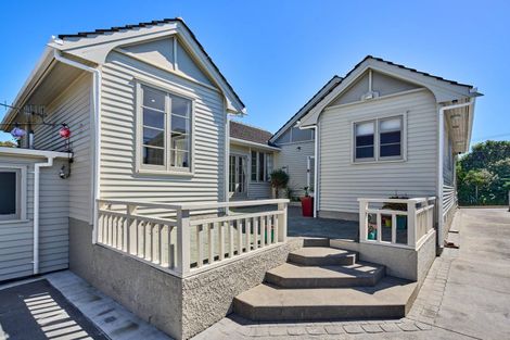 Photo of property in 135 Seaview Road, Paraparaumu Beach, Paraparaumu, 5032