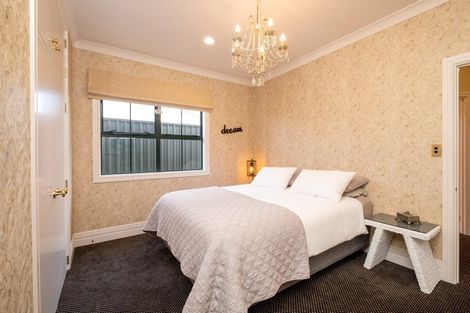 Photo of property in 100 Church Road, Taradale, Napier, 4112