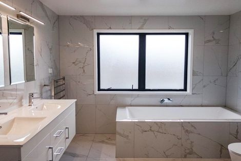 Photo of property in 60 Renata Crescent, Te Atatu Peninsula, Auckland, 0610