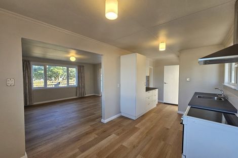 Photo of property in 5 Karewa Street, Castlecliff, Whanganui, 4501