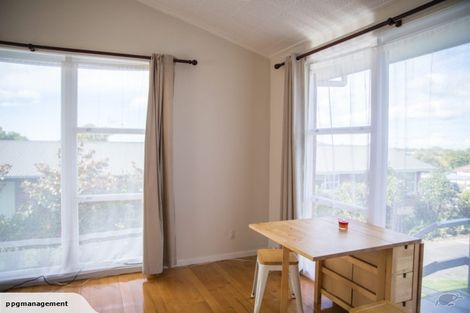 Photo of property in 1/11 Liston Street, Northcote, Auckland, 0627