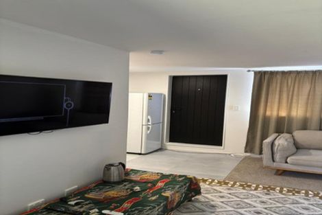 Photo of property in 1/48 Sandgate Avenue, Botany Downs, Auckland, 2010