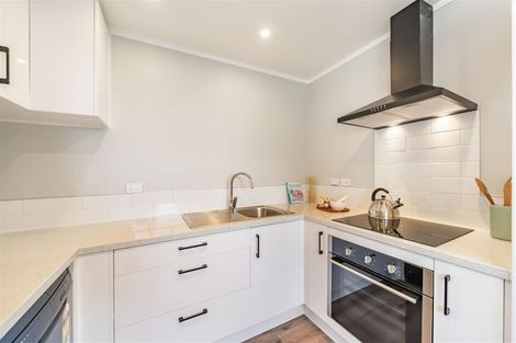 Photo of property in 7a Eastview Grove, Normandale, Lower Hutt, 5010