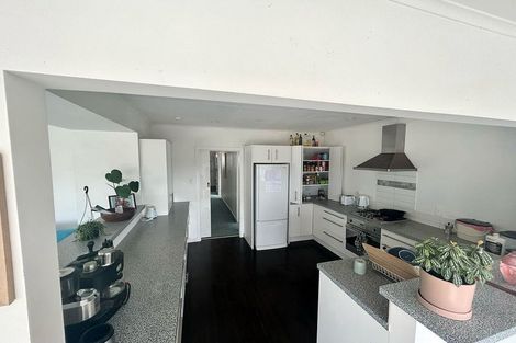 Photo of property in 2/119 Carlisle Road, Northcross, Auckland, 0632