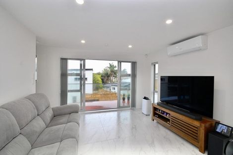 Photo of property in 298f Sunset Road, Windsor Park, Auckland, 0632
