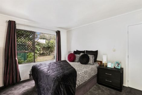 Photo of property in 8 Crompton Road, Massey, Auckland, 0614