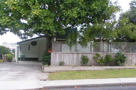 Photo of property in 2/28 Lyttelton Avenue, Forrest Hill, Auckland, 0620