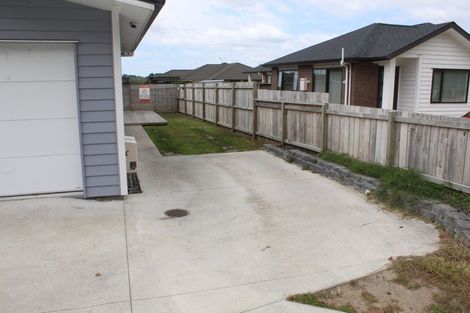 Photo of property in 17 Grove Way, Riverhead, 0820