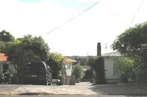 Photo of property in 2/21 William Souter Street, Forrest Hill, Auckland, 0620