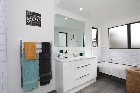 Photo of property in 36 Heatherlea Heights, Feilding, 4702