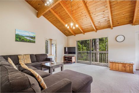 Photo of property in 15 Kaurimu Rise, Titirangi, Auckland, 0604