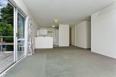 Photo of property in 2/15 Sunhaven Avenue, Glenfield, Auckland, 0629