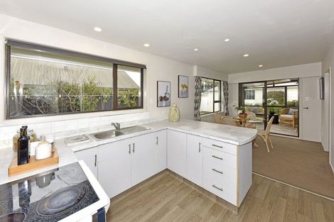 Photo of property in 2/23 Broadfell Avenue, Avonhead, Christchurch, 8042