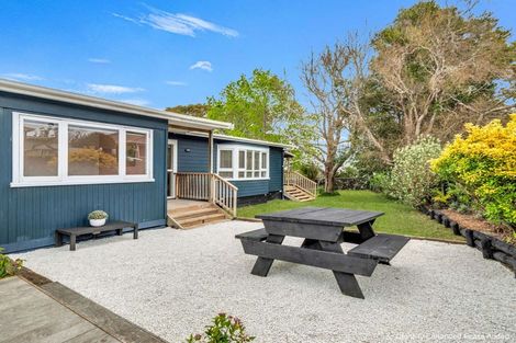Photo of property in 1 Melia Place, Stanmore Bay, Whangaparaoa, 0932