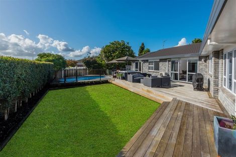 Photo of property in 4 Hanly Close, West Harbour, Auckland, 0618