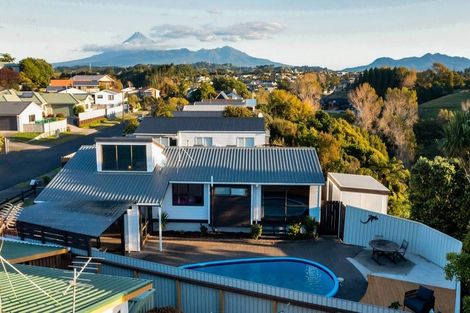 Photo of property in 8 Marchant Place, Westown, New Plymouth, 4310