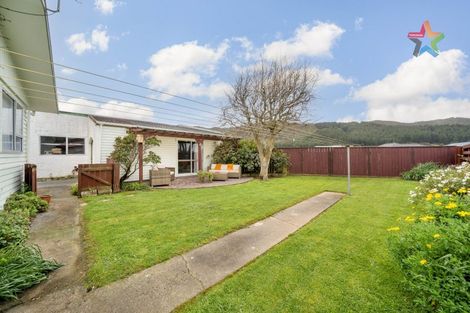 Photo of property in 2/8 Kew Grove, Wainuiomata, Lower Hutt, 5014