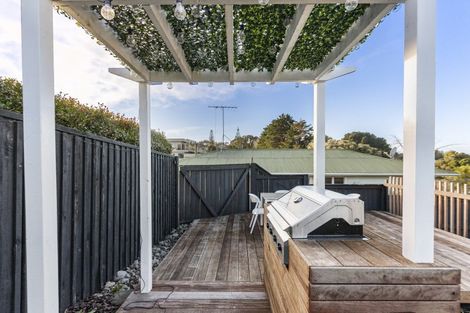 Photo of property in 3a Pah Road, Cockle Bay, Auckland, 2014