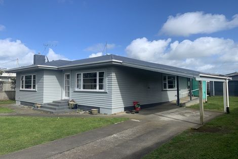 Photo of property in 11 Tawhiti Road, Hawera, 4610