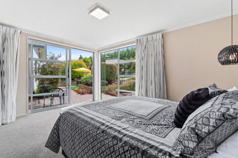 Photo of property in 70 Forest Heights, Wanaka, 9305