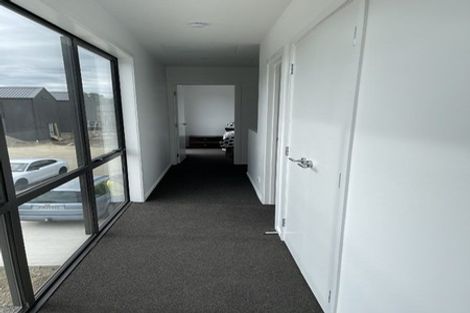 Photo of property in 9 Otaimako Place, Mangere, Auckland, 2022