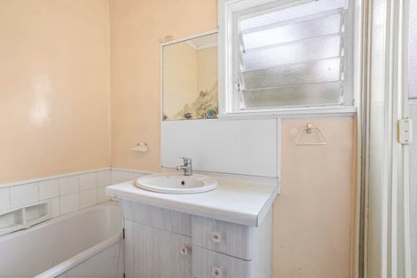 Photo of property in 59 Sylvan Avenue, Northcote, Auckland, 0627