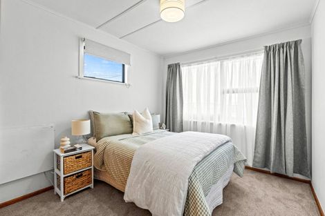 Photo of property in 6 Omori Place, Castlecliff, Whanganui, 4501