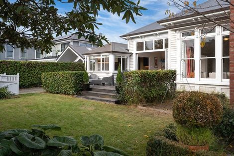 Photo of property in 8 Aikmans Road, Merivale, Christchurch, 8014
