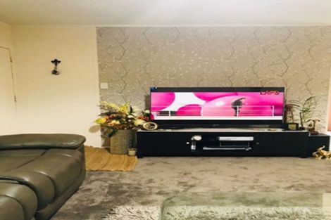 Photo of property in 1/92 Lake Road, Northcote, Auckland, 0627