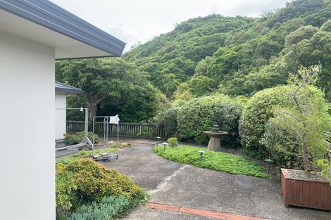 Photo of property in 214 Westchester Drive, Churton Park, Wellington, 6037