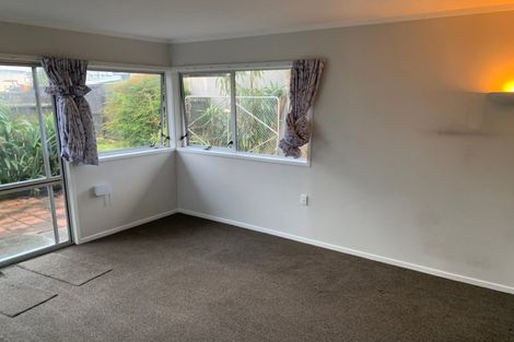 Photo of property in 8 Keeling Road, Henderson, Auckland, 0612