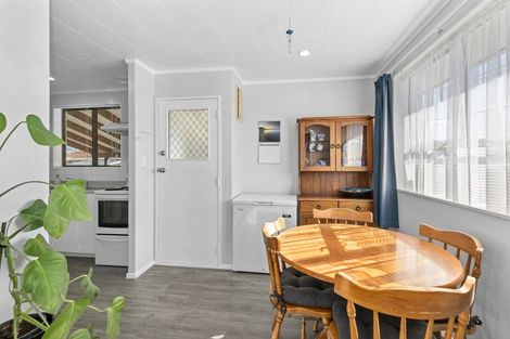 Photo of property in 2/50 Kowhai Avenue, Ebdentown, Upper Hutt, 5018