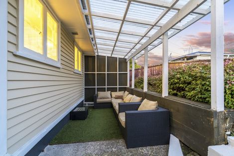 Photo of property in 21 Arlette Place, Massey, Auckland, 0614